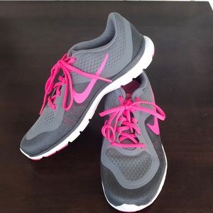 🖤 Nike Flex TR 6 sneakers size 8